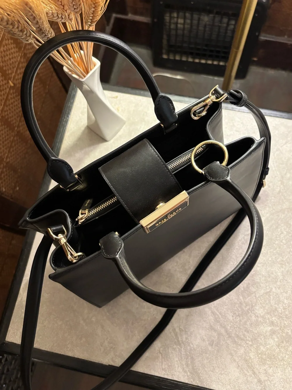 Kate Spade Reegan Medium Smooth Leather Satchel Crossbody in Black